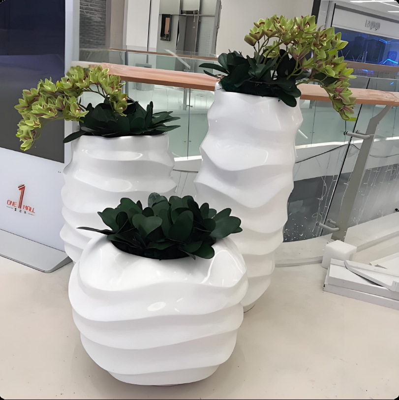 Fibra de vidrio corrugada combinación de maceta de flores centro de negocios hotel club de ocio maceta de fibra de vidrio bonsai flores