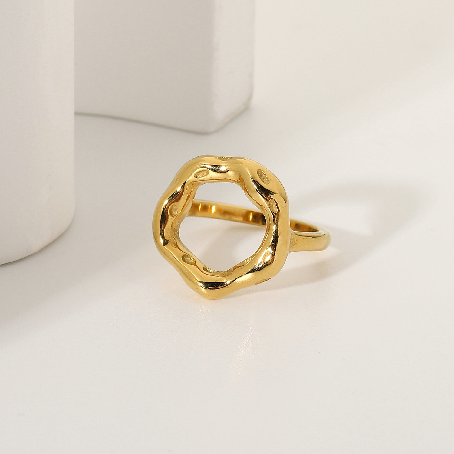 Fashion Lava Hollow Shape Geometric 18k Gold-plated Stainless Steel Ring display picture 1