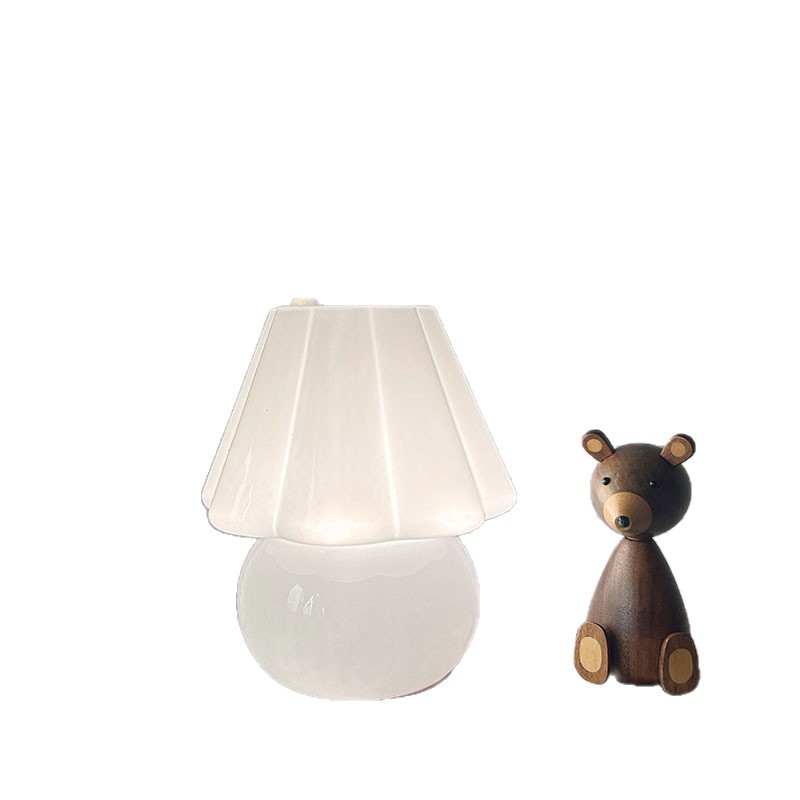 Lámpara de hongo en forma de flor creativa transfronteriza Lámpara de noche simple de estilo crema Lámpara de mesa de decoración de ambiente de niña linda in