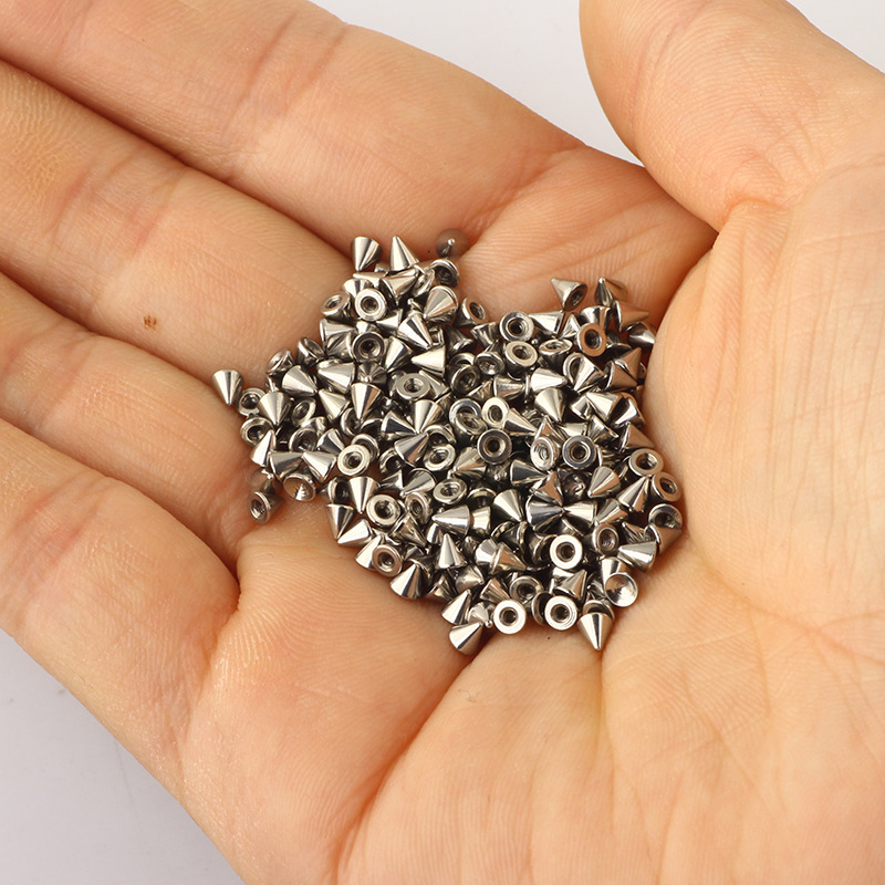 Pointed titanium steel lip stud product view