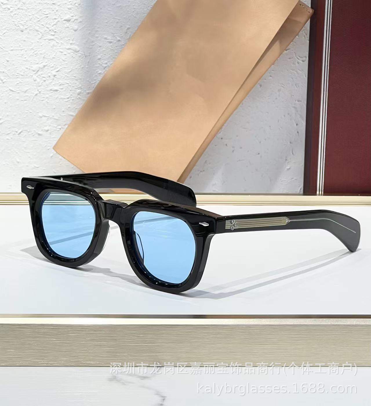 블랙 프레임 블루 필름