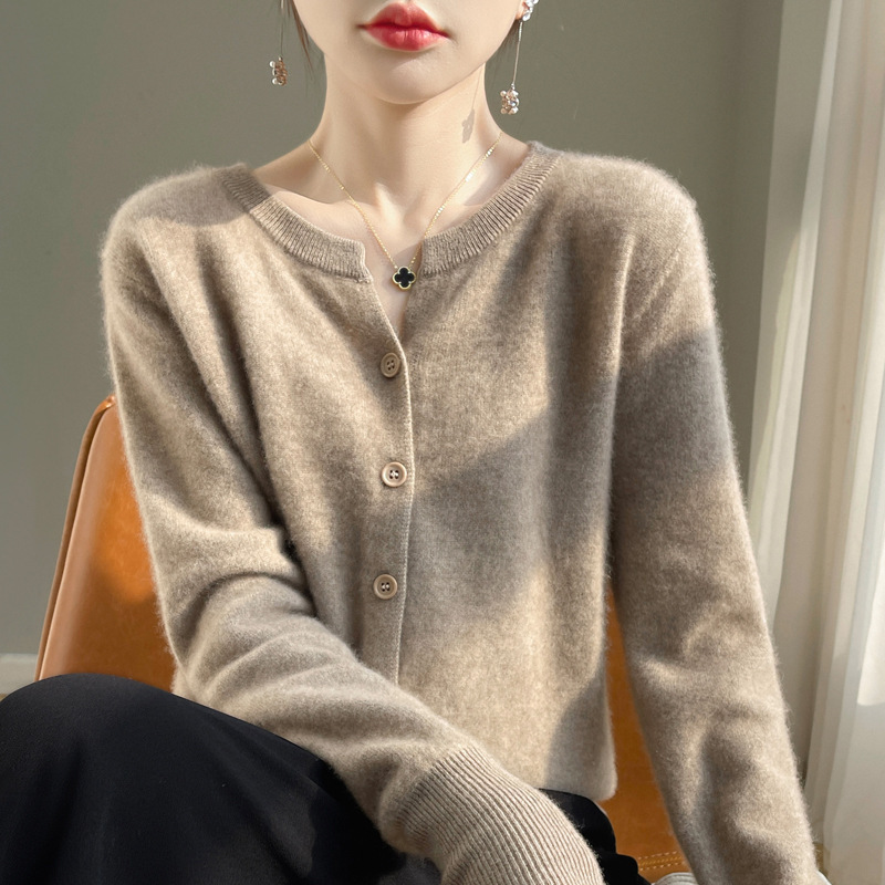 韩系温柔圆领针织衫外套女2025秋冬新款亲肤软糯小开衫毛衣女批发|undefined