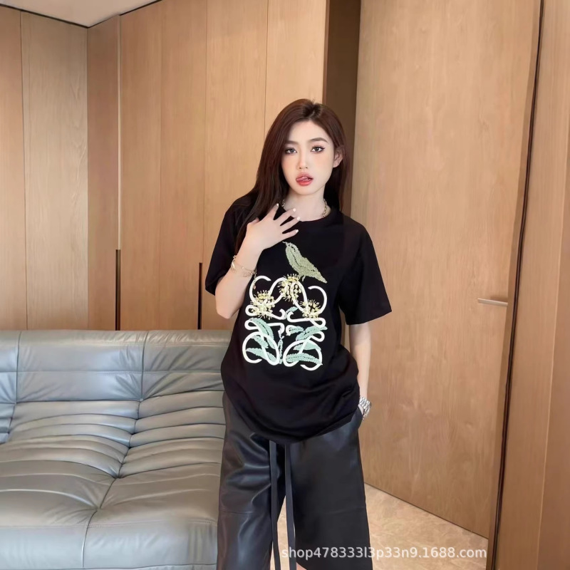 High-End Loewe T-Shirt, Short-Sleeved, Unisex, Loose Fit, High-Weight Pure Cotton, Crew Neck, Embroidered Top High-End Loewe T-Shirt, Short-Sleeved, Unisex, Loose Fit, High-Weight Pure Cotton, Crew Neck, Embroidered Top