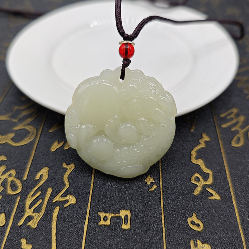 仿新疆和田白玉有求必应貔貅吊坠皮休抱球挂件项链直播礼品福利款