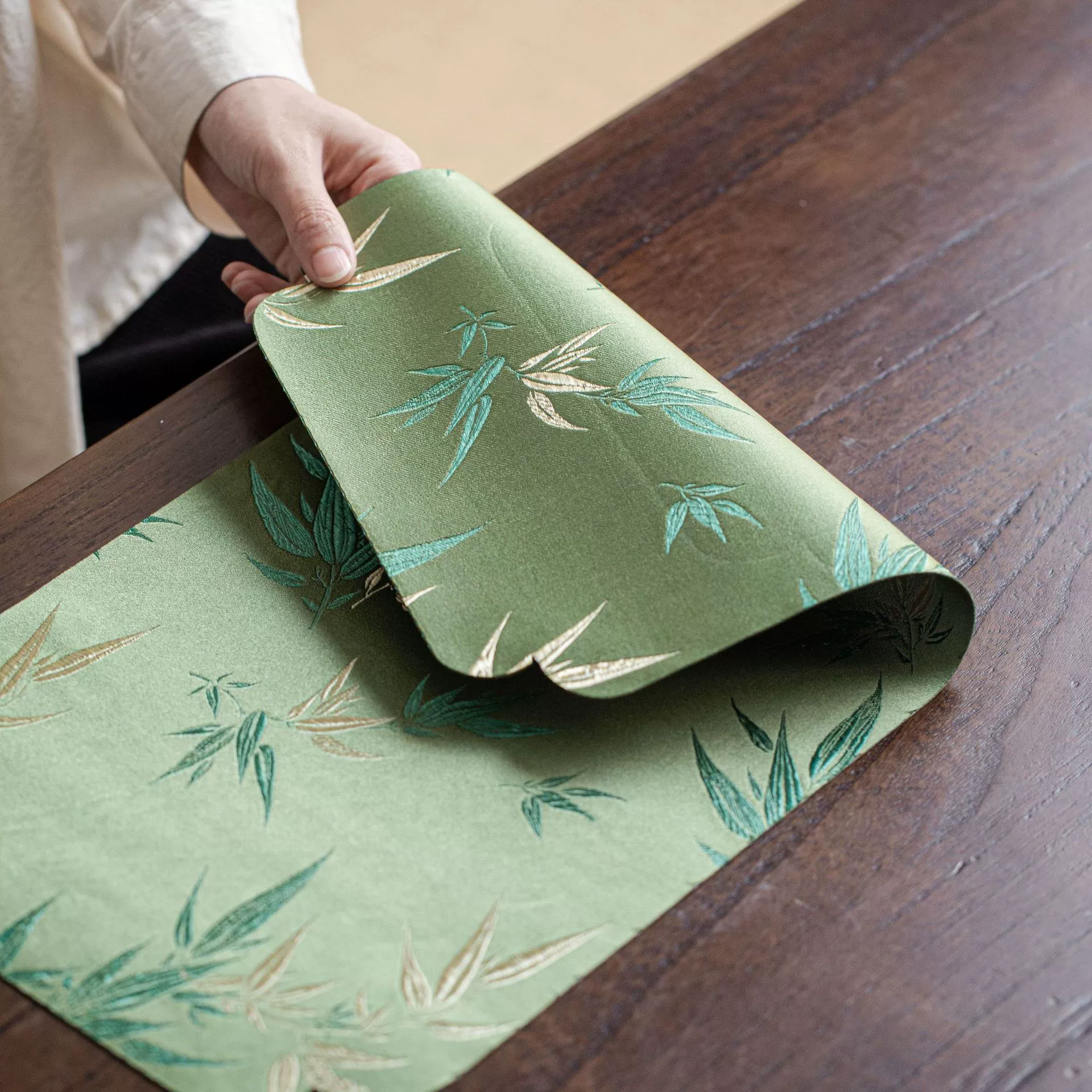 Новая атласная парчовая ткань в китайском стиле с бамбуковой вышивкой, длинный двусторонний чайный коврик длиной примерно 48 см и шириной 24 см, аксессуары для чая кунг-фу.