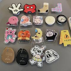 創意新款卡通懶人手機支架桌面支撐可伸縮背貼式追劇趣味小心手滑