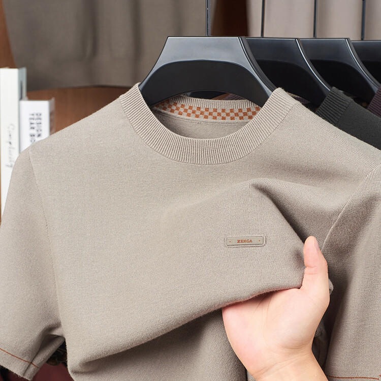 Mainly Recommended: (Thickened Velvet Short-Sleeve Knit Sweater T-Shirt, Paired with Exquisite Chest Logo, Simple Design)