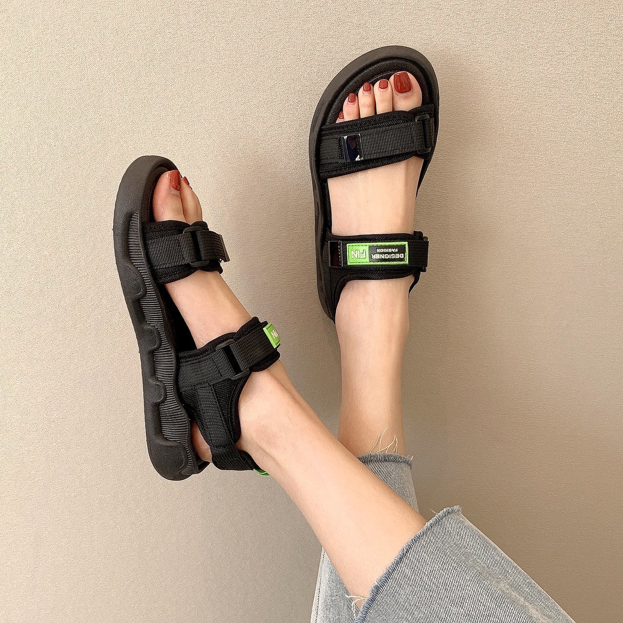 2023 New Women's Summer Sports Sandals Korean Style Platform Thick Sole Lightweight Student Versatile Velcro Beach Shoes_vogvips.com