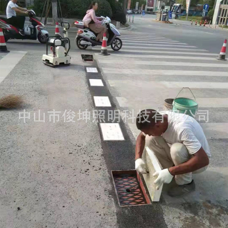 智慧斑马线发光地砖灯交通安全警示灯人行道辅助指示灯