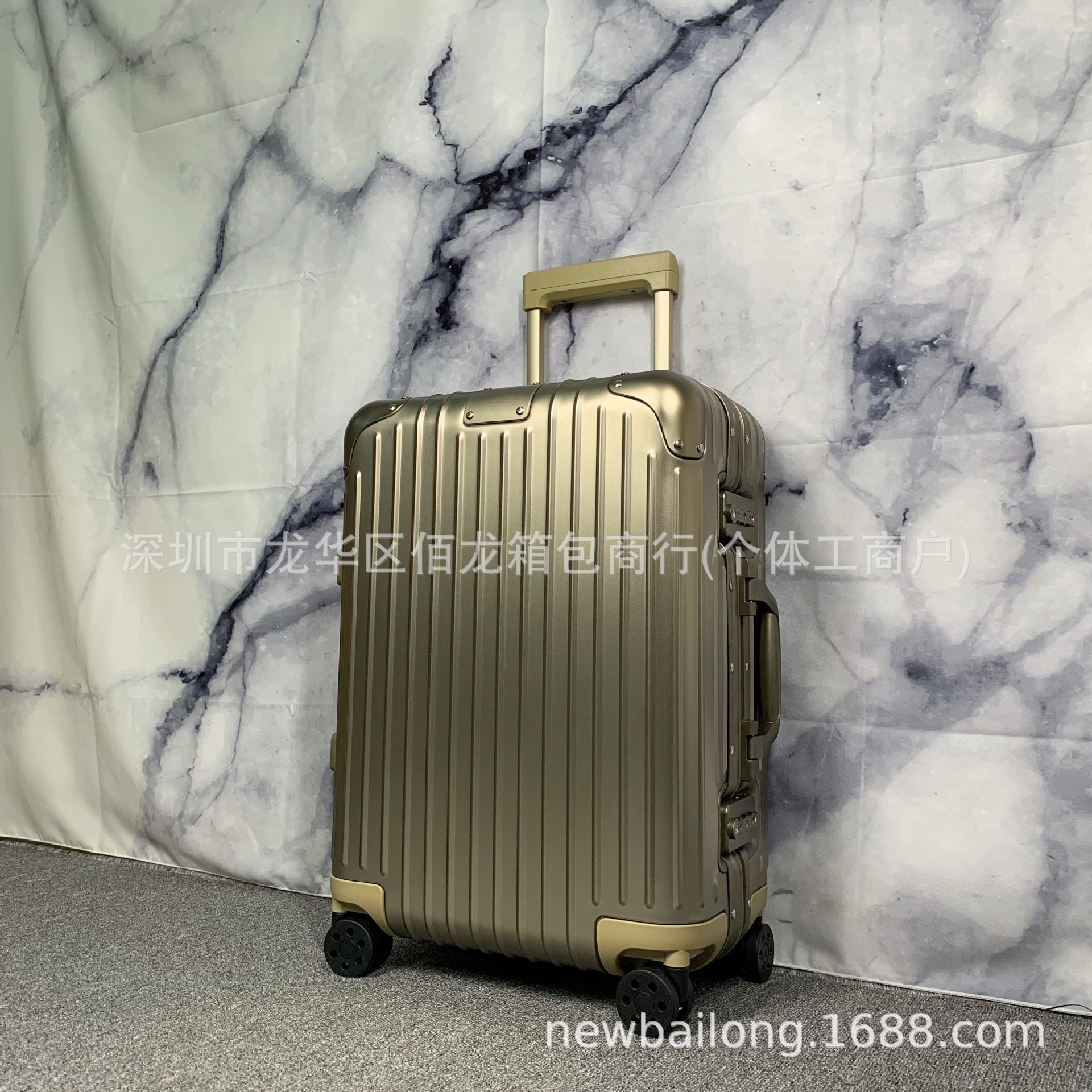Titanium (007 lock) / 21inch (carry-on suitcase)