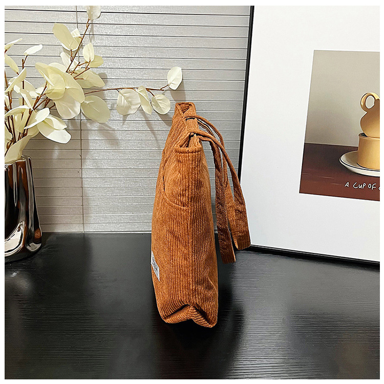 The fashionable and retro bucket bag for women, the new large-capacity versatile crossbody bag for women, and the trendy and elegant tote bag for women are selling well undefined