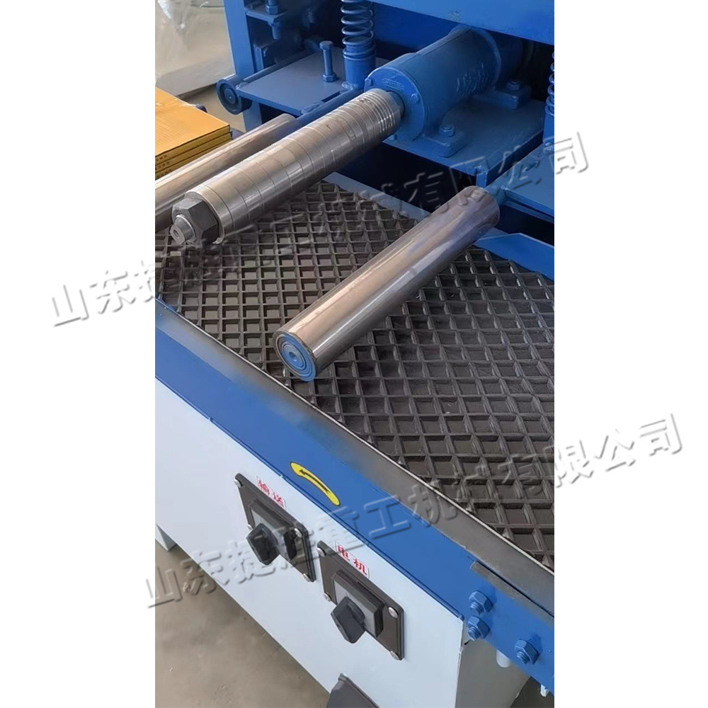 Sierra de madera cuadrada eléctrica vertical multi-hoja cortadora automática de tablero de madera para equipo de procesamiento de tiras de madera fina de álamo y pino