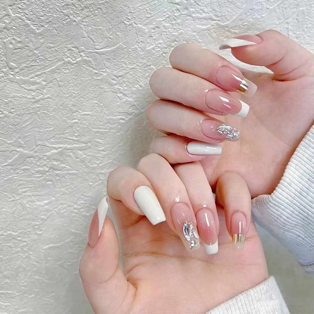 Polvo blanco estereoscópico francés usar uñas comerciales dulces y blanqueadores de uñas 24 piezas de parches de uñas mezclados