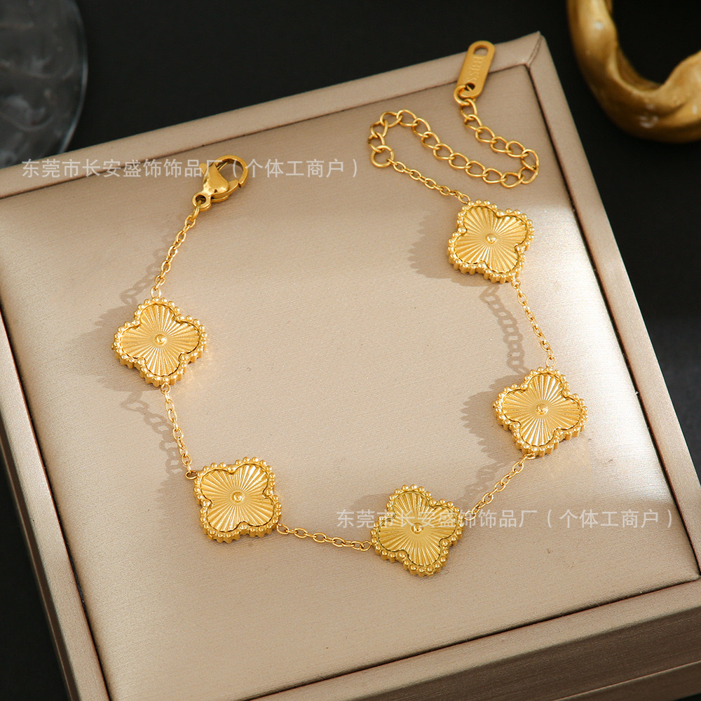 Laser carving fashion temperament four-leaf flower laser gold batch flower clavicle bracelet women 2025 design sense does not fade