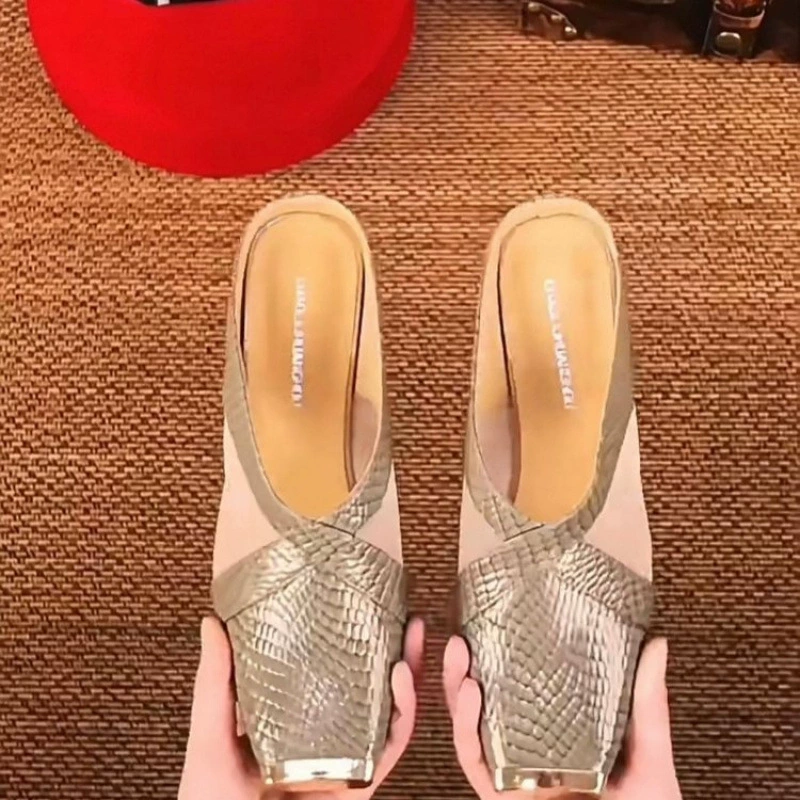 Летние сандалии 2025 года на толстом каблуке, удобные универсальные высокие каблуки, уличные сандалии, модные мягкие кожаные закрытые мюли для внешней торговли