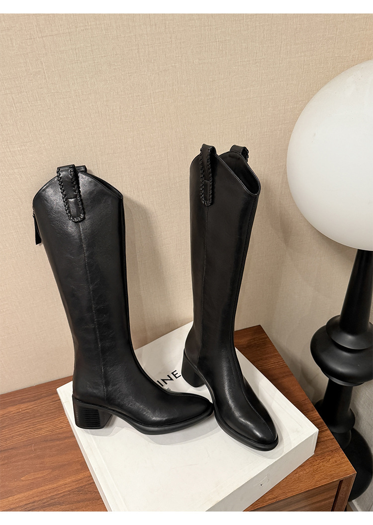 Boot nữ cổ cao ôm bắp chân dáng V thon gọn, đế dày, gót vuông nhỏ — nhung đen chi tiết 19