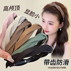 2025夏の高頭トップのカチューシャ女性のシンプルな黒いカチューシャは、出かけるのに合わせて、カチューシャをつけて、滑り止めの髪で髪を縛っています。