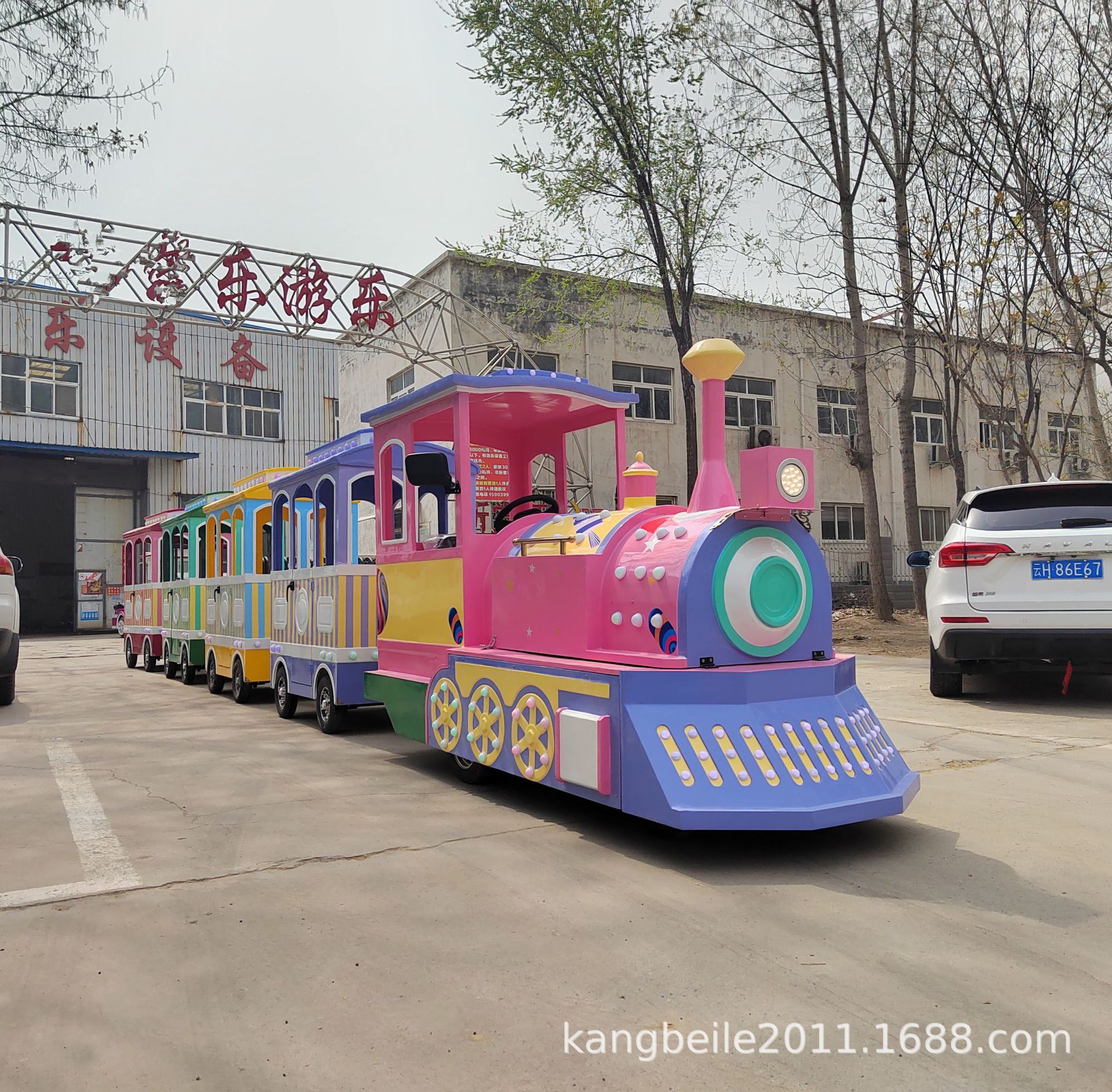 Electric train for amusement park