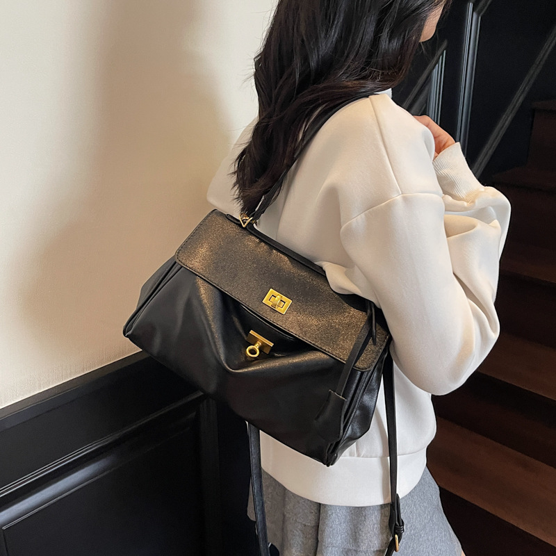 Bolsa de lujo ligera transfronteriza para mujeres 2025, otoño y invierno, nueva moda, bolso de hombro de brazo, bolso de mano suave, mochila portátil