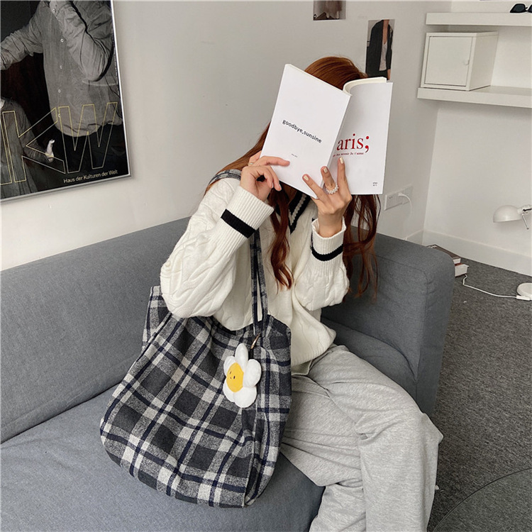0981 Simple ins checkered woolen single-shoulder bag, hand-held cloth bag, student large-capacity shopping bag, laid-back style women's bag undefined