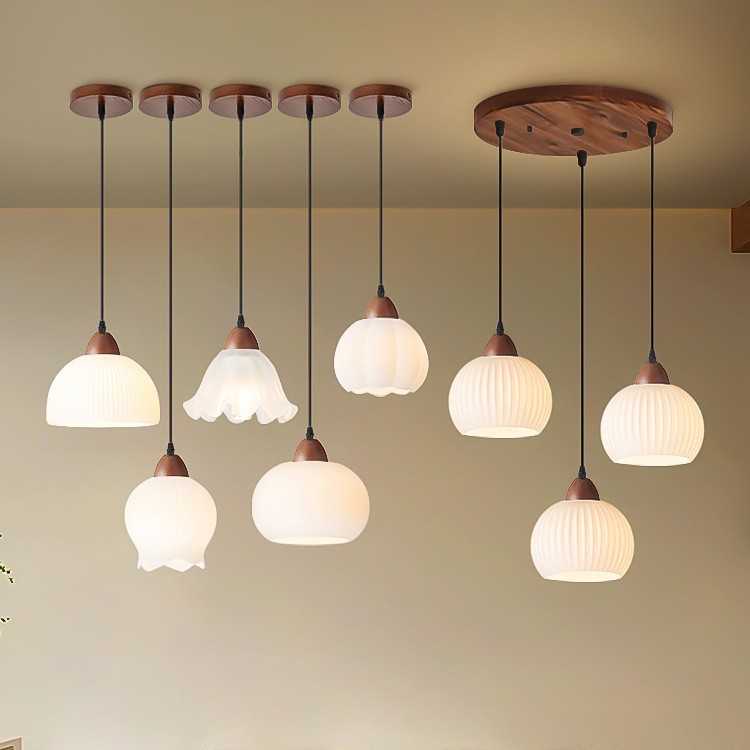 Pasillo de un solo lado del restaurante de madera de melocotón medieval nuevo chandelier dormitorio de madera cama tres cabezas chandelier 2024 corredor