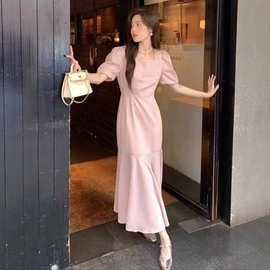 法式方领连衣裙女2025新款修身显瘦小众设计泡泡袖长款鱼尾裙夏季