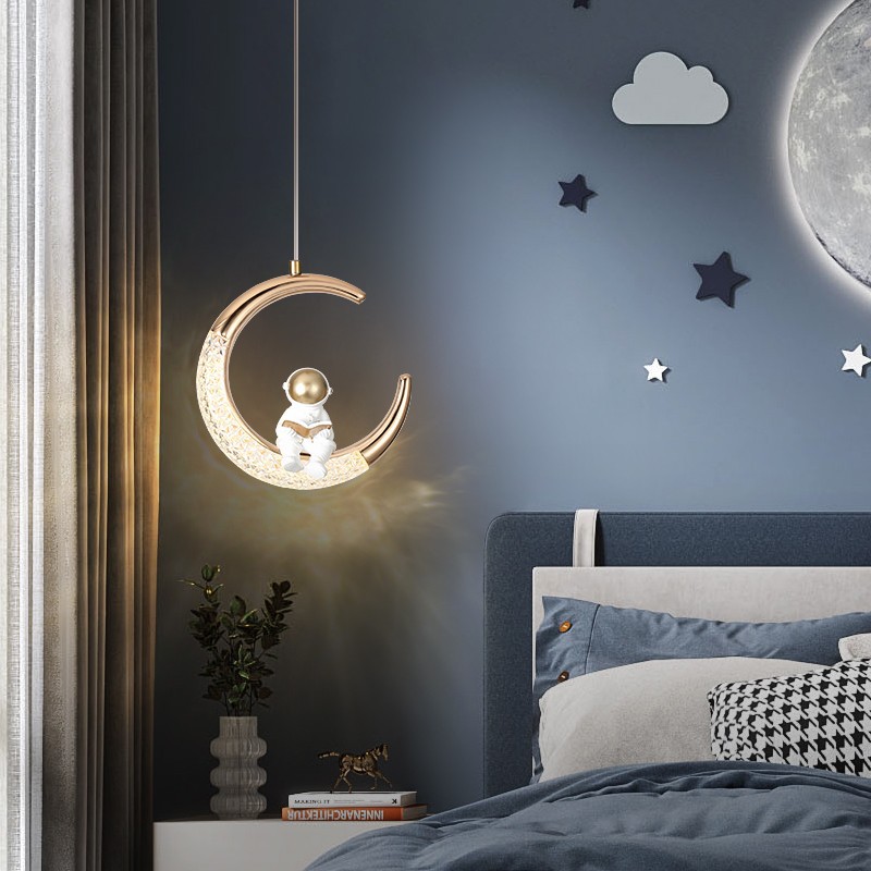 Children&#39;s Room Bedside a chandelier led Astronaut Light extravagance Simplicity originality Cartoon Boys and girls bedroom Moon Light