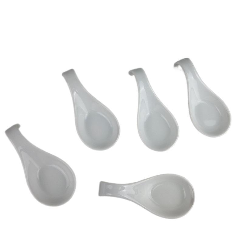 Cuchara de sopa de cerámica Cuchara doméstica Restaurante Hotel Cuchara de forma especial Cuchara de cerámica Portada Venta directa de fábrica Logotipo imprimible