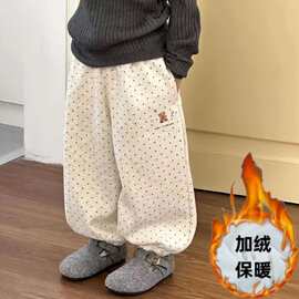 女童秋冬加绒裤子一体绒卫裤2025新款儿童加绒休闲裤可爱波点小熊