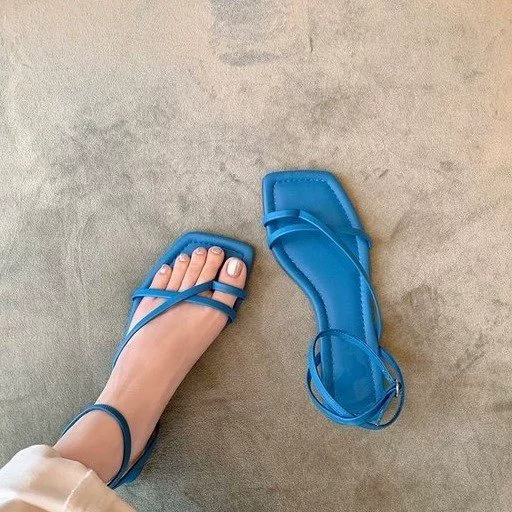 Летние новые праздничные Стильные корейские стильные римские сандалии с квадратным носком и перекрестными ремешками синие сандалии на плоской подошве для женщин оптом