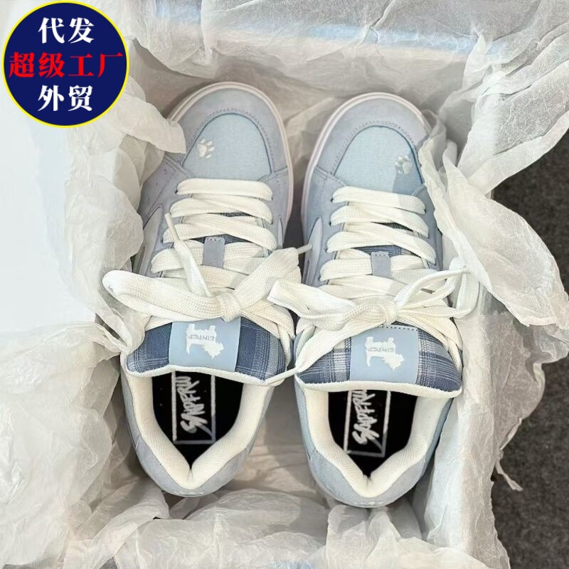 Highly stylish and fresh, thick-soled white women's sneakers, 2026 winter new model, campus style, versatile and niche sports shoes for students