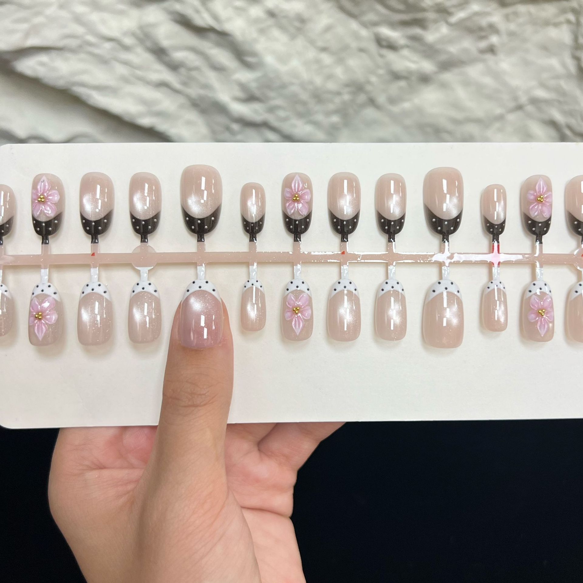 French-style floral polka dot press-on nails, pre-made glass bead cat-eye press-on nails, high-end fake nails wholesale