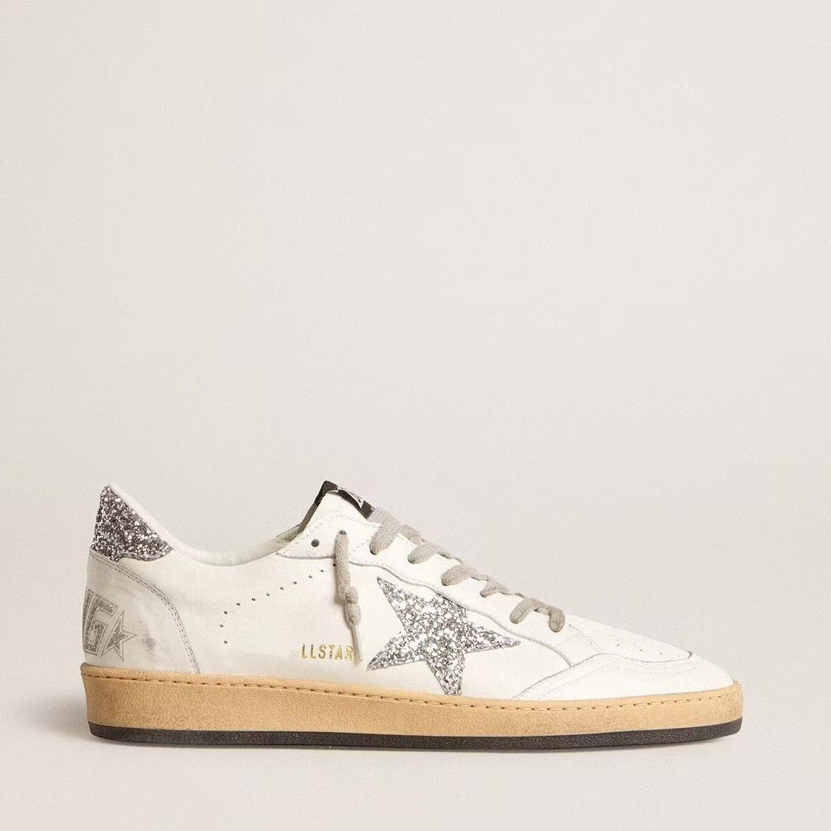 2025 cuero coreano hace viejos zapatos sucios zapatos de estrellas zapatos sucios zapatos casuales de moda universal zapatos de skate pequeños zapatos blancos para hombre