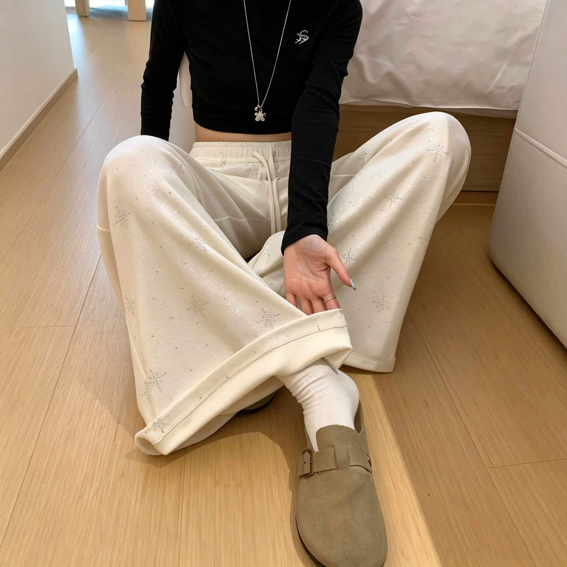 亮闪闪烫钻白色裤子女2026秋新款束脚宽松显瘦弯刀阔腿卫裤运动裤