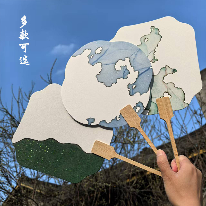 宣紙国風新焼痕団扇書道毛筆字diy観光地区の写真を撮って、国風団扇を並べます。|undefined
