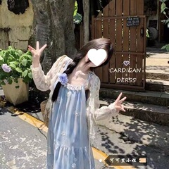 蓝色流苏绣花吊带连衣裙女夏季新款海边度假风宽松初恋大摆长裙子