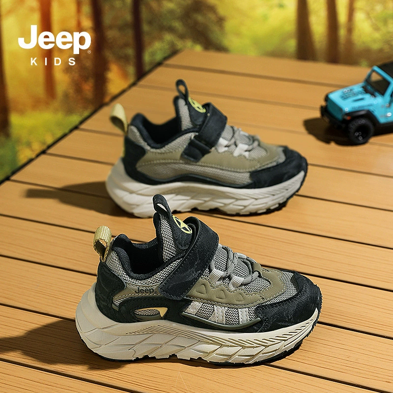 Детские кроссовки Jeep весна-осень 2025 нового стиля удобные и легкие дышащие сетчатые детские обувь универсальные беговые кроссовки