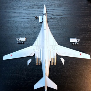 AMER1��200�����Ͻ��w�Cǰ�KTU-160�����Z�����Zը�C��Ʒģ��