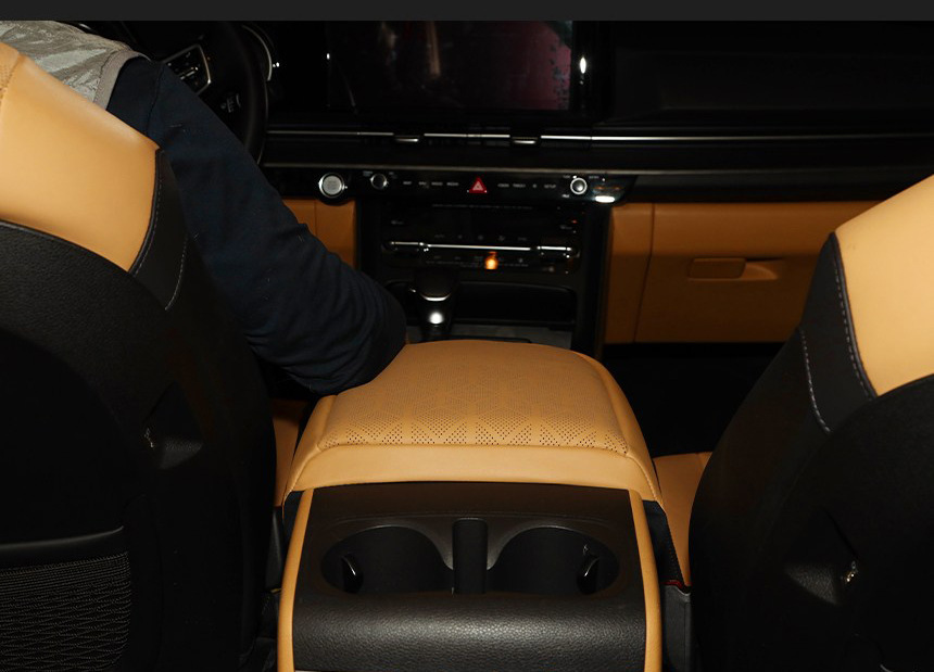 Special central armrest box protective cover and anti-slip mat for the fourth-generation Kia Carnival, car storage box heightening pad
