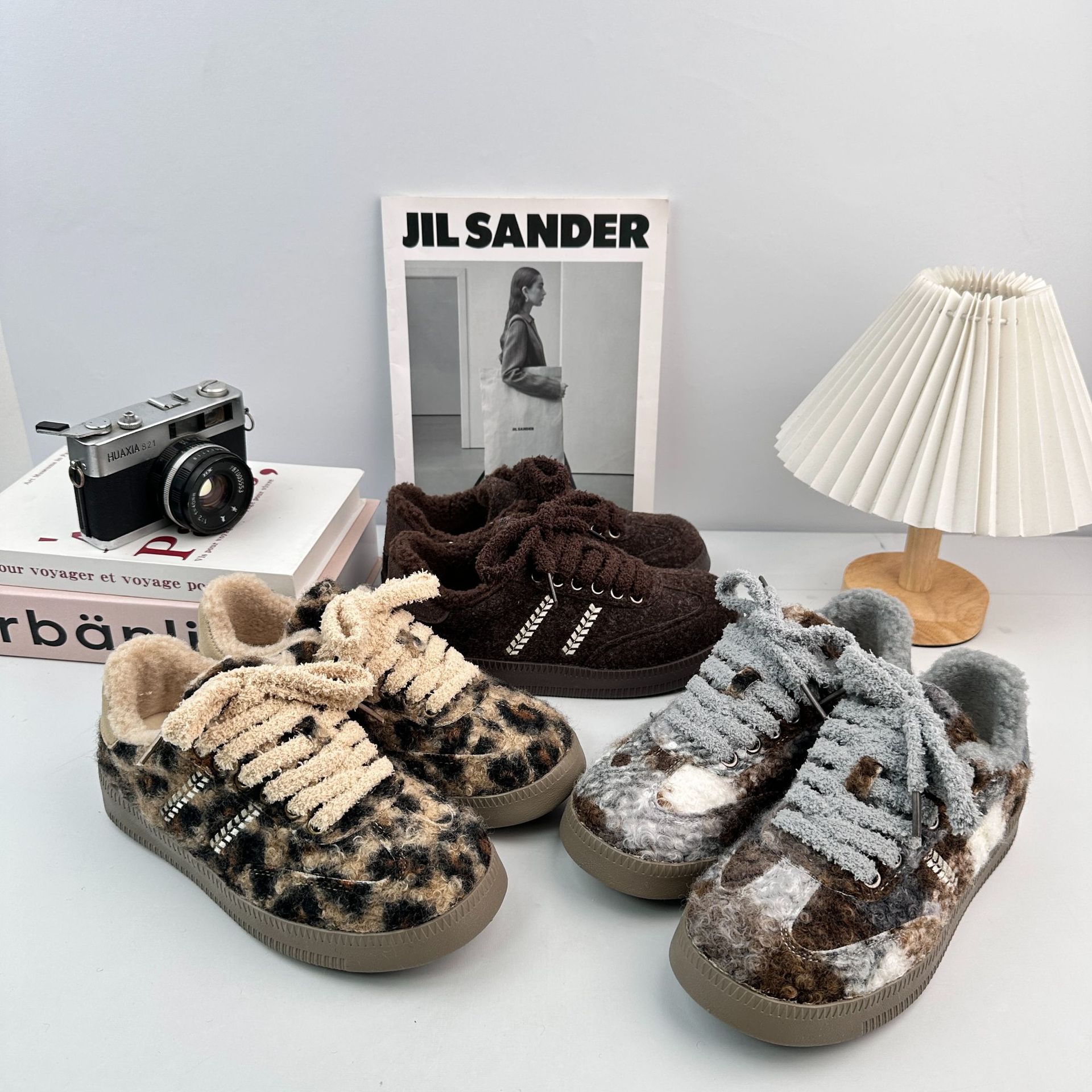 Yuanbo 2025 invierno calentamiento de algodón zapatos de mujer de alto nivel bajo con zapatos de entrenamiento de terciopelo de estilo universal en zapatos de skate de terciopelo