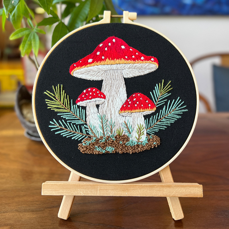 Nuevo producto Forest Mushroom English Colgante Pintura Lu Bordado a mano Paquete de material de bricolaje Pintura pequeña de la casa de hongos creativos para niños