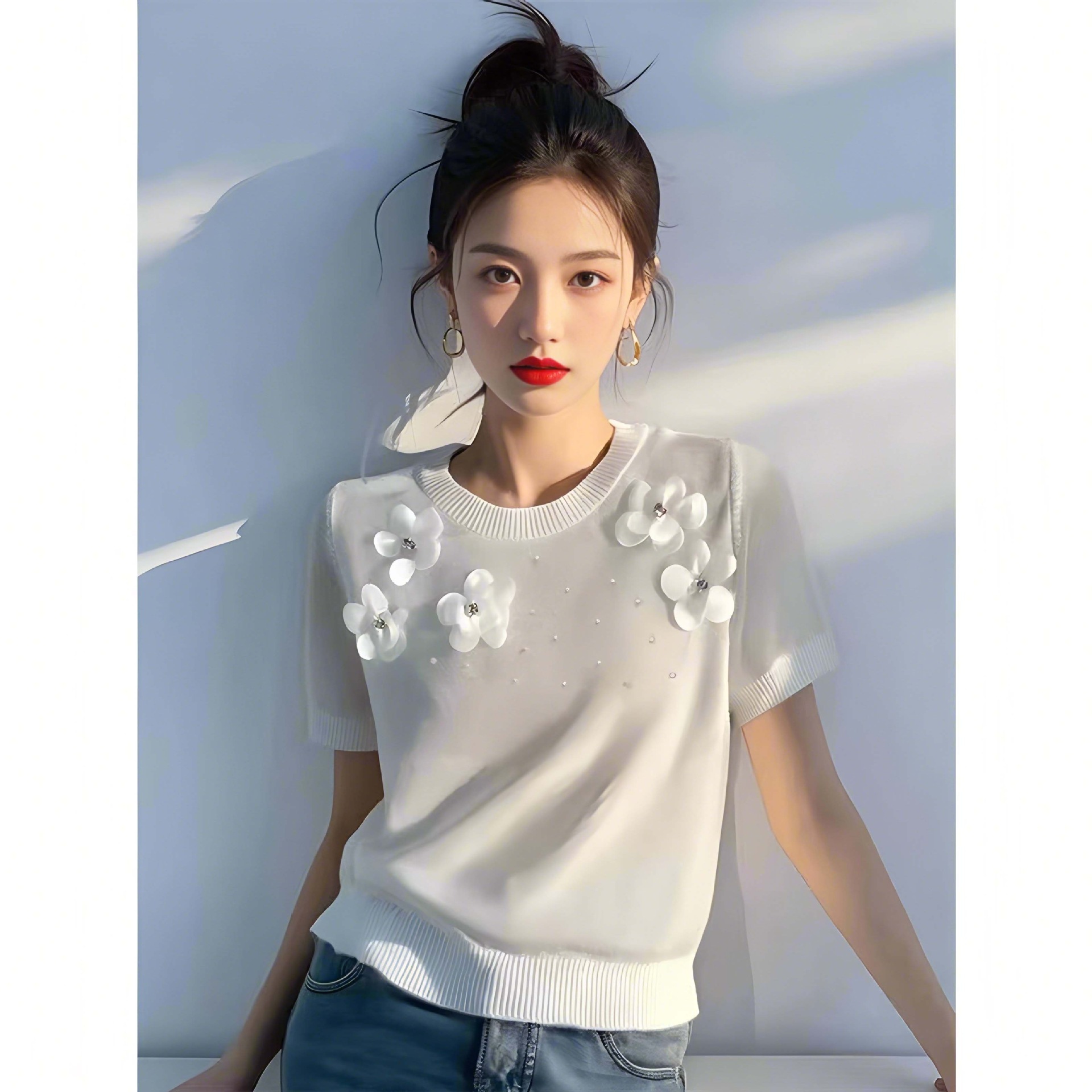 Top de punto de flores tridimensionales blancas primavera y verano para mujer nuevo diseño único y hermoso hombro recto delgado camiseta de manga corta
