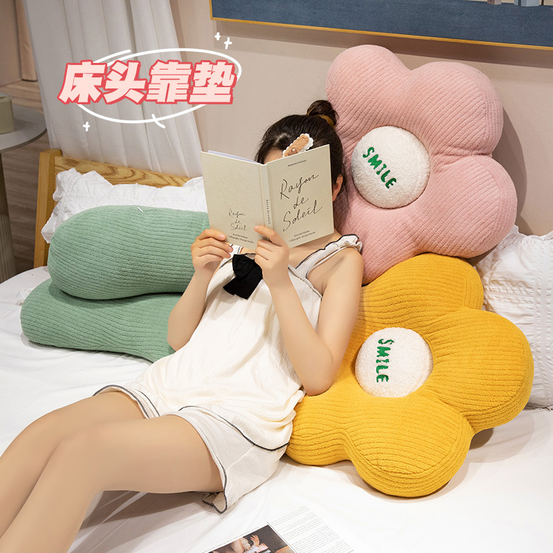 Almohada Larga en Forma de Flor de Peluche Suave para Cama y Dormitorio image 4