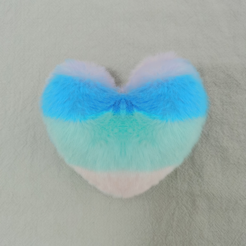 メーカーの現物のぬいぐるみのハート型のキーホルダーの部品8*9cmの毛玉