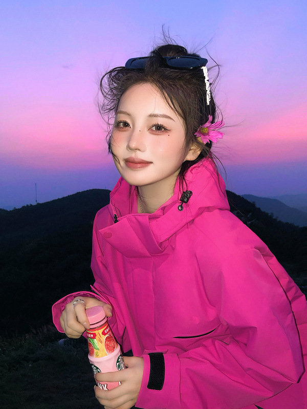 骆陀玫红冲锋衣女2025新款春秋季户外小个子三合一防风超好看外套|undefined