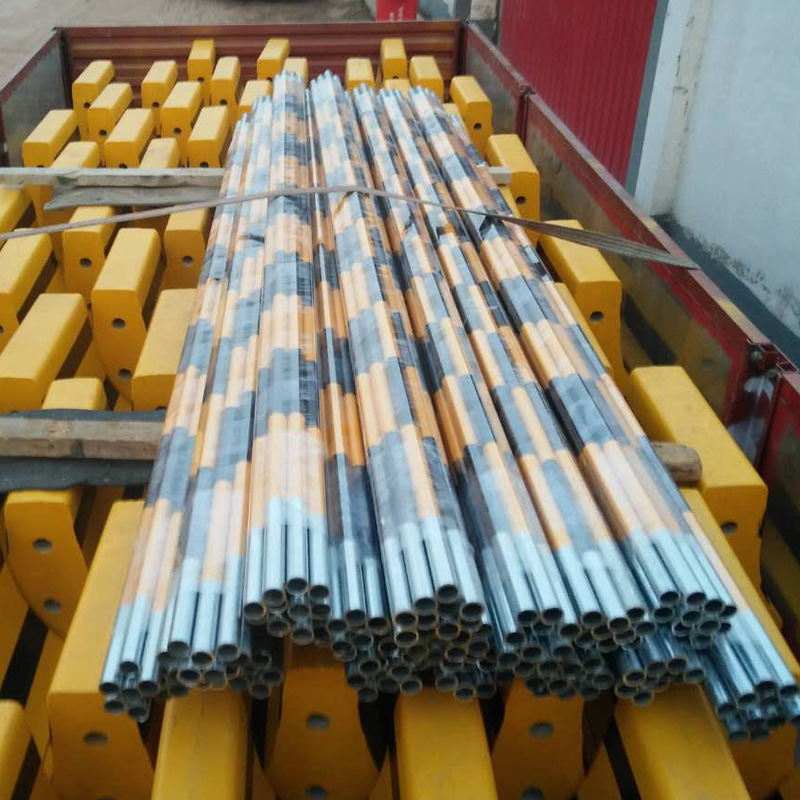 厂家供应镀锌管 水泥隔离墩链接管 反光膜钢管水泥墩连接配套设施