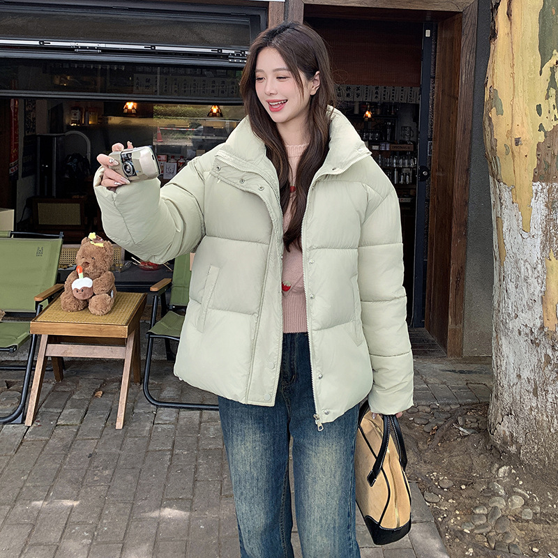 Chaqueta de algodón de pluma para mujeres, ropa de invierno coreana 2024, nuevo estilo universal, suelto, sensación de alta calidad, cuello de pie, ropa de pan gruesa