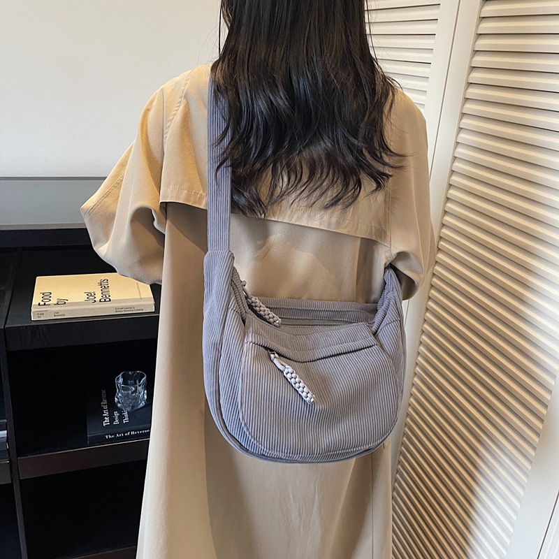 饺子包女士斜挎包休闲大容量通勤布包简约灯芯绒秋冬百搭单肩包潮