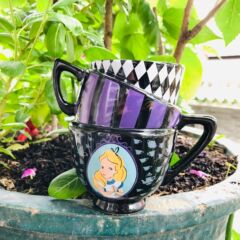 アリス夢遊病ワンダーランドのコップの積み重ねのコップの漫画の個性の3層の陶磁器のコップのコーヒーカップのマグカップの筆立て