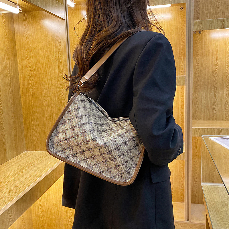 Borsa a spalla donna a cuscinetto stile retrò grande_voghion.com